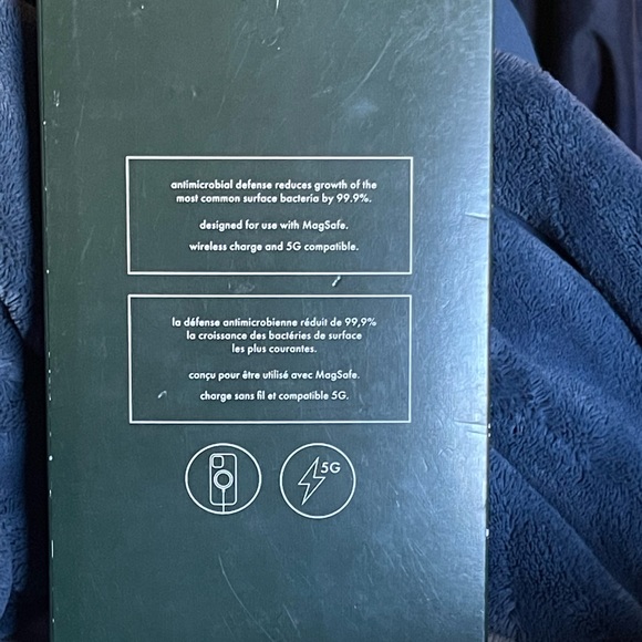 Brand new Kate spade iPhone 13 pro , 14 & 14+phone case w MagSafe charger - Picture 2 of 2